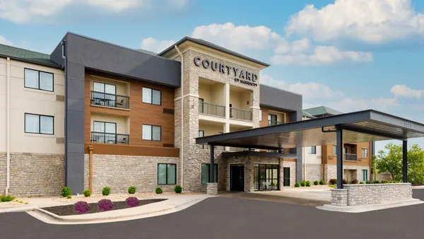 Courtyard Springfield Airport photo