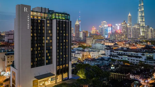 Renaissance Shanghai Yu Garden Hotel image