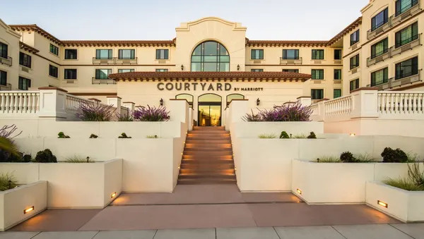 Courtyard Santa Cruz photo