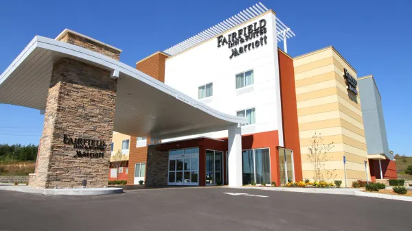 Fairfield Inn & Suites London image