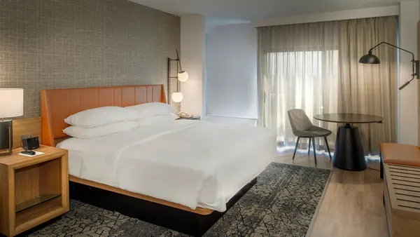 Sheraton Westport Plaza Hotel St. Louis image