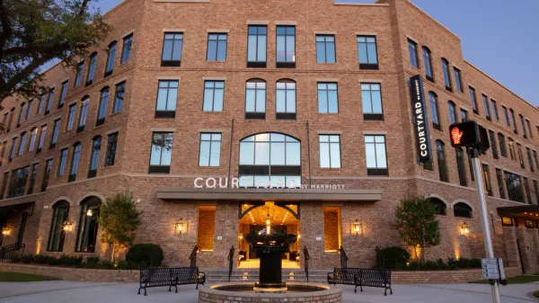 Courtyard Thomasville Downtown photo