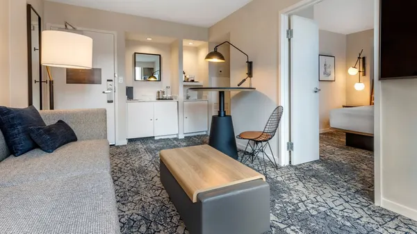 Sheraton Suites Old Town Alexandria photo