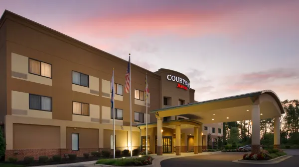 Courtyard Waldorf photo