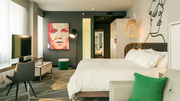 Renaissance Montreal Downtown Hotel photo