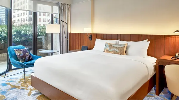 Metropolitan Hotel Vancouver photo