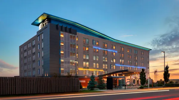 Aloft Vaughan Mills image