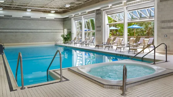 Sheraton Parkway Toronto North Hotel & Suites photo