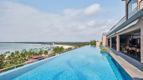 Sheraton Maoming Romantic Beach Resort photo