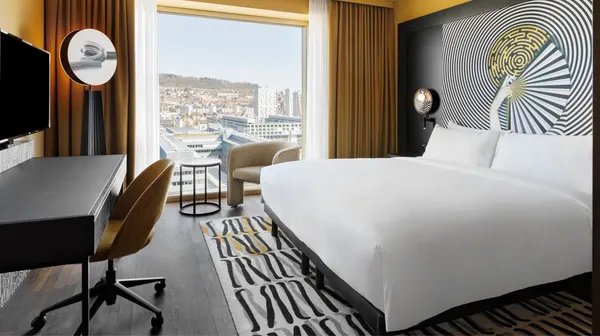 Renaissance Zurich Tower Hotel photo